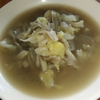 きのことキャベツの白湯スープ